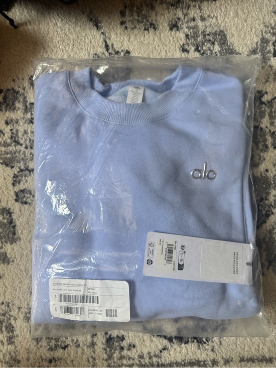 ALO Yoga Other - ALO Yoga Accolade Crew Neck- light Provence blue M